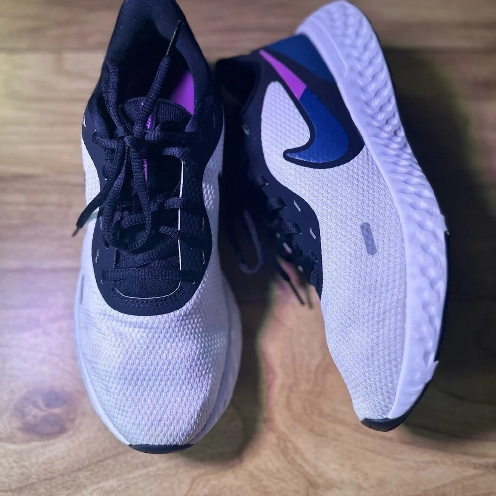 Nike sleek athletic